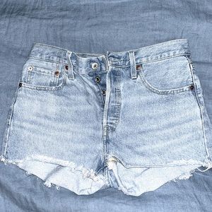 Levi’s Light Wash Denim  “501 original shorts” Size 28